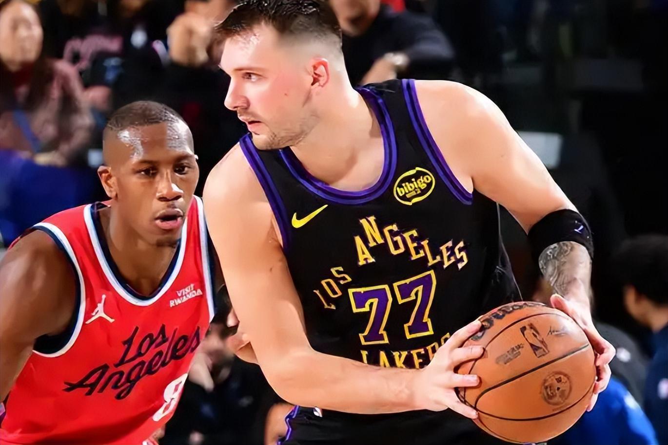 开云Kaiyun官网入口-最多落后26分，湖人下滑第6俯冲附加赛区，小卡复出，祖巴茨18+19